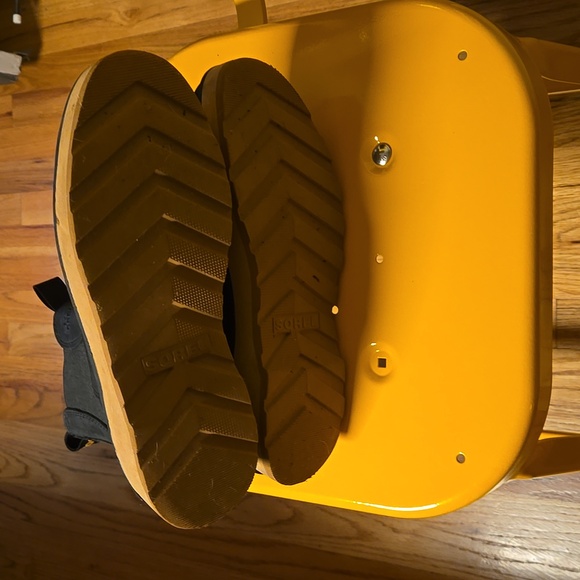 Sorel boots - Picture 10 of 11